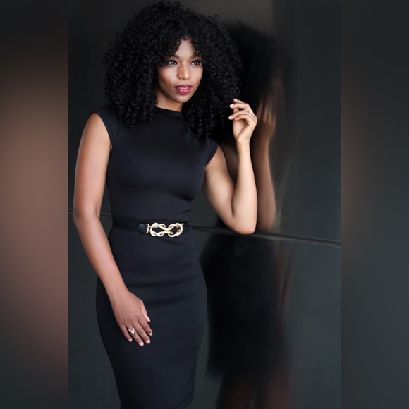 Elegant Black Mini Dress - Picture 1 of 6